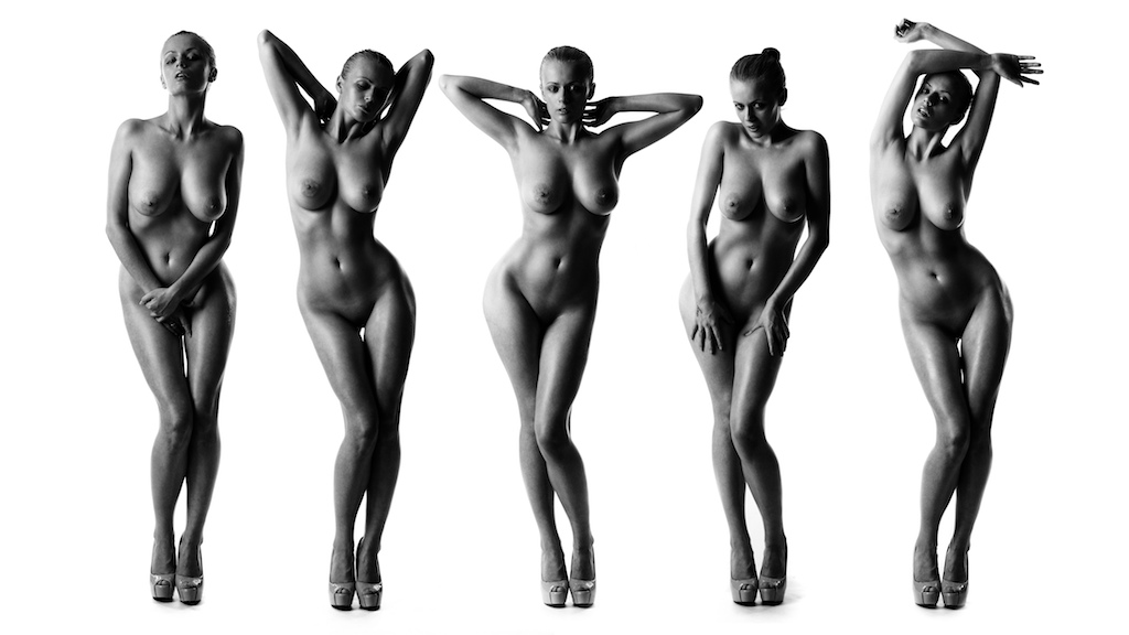 Hot body shots of naked girlie.