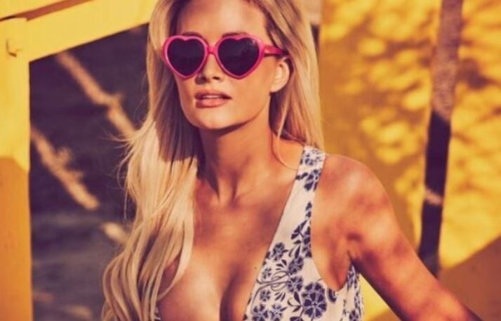 holly2-f144b3610e592f65784e1a387b9b194e_9fbfc2 holly2-f144b3610e592f65784e1a387b9b194e_9fbfc2